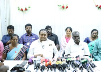 தூத்துக்குடி மக்கள் வாழ்வாதார பாதுகாப்பு சங்கத்தினர் மற்றும் ஸ்டெர்லைட் ஆதரவு கூட்டமைப்பினர் தூத்துக்குடியில் நிருபர்களுக்கு பேட்டி