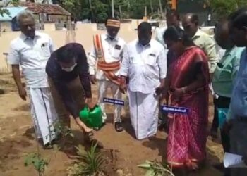 வேதாரண்யத்தில் வட்டாட்சியர் அலுவலக வளாகத்தில் மூலிகை தோட்டம் அமைப்பு