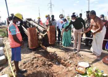 அதிவேக அலைக்கற்றை வழக்குதல் பணிக்கான பூமி பூஜை – மாவட்ட ஆட்சியா் அருண்தம்புராஜ் தொடங்கி வைத்தார்