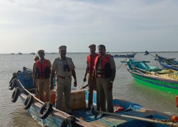 வேதாரண்யத்தை அடுத்த ஆறுகாட்டுத்துறையில் சாகர் கவாச் பாதுகாப்பு ஒத்திகை நடைபெற்றது.