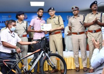 காவல்‌‌‌ சிறார்,சிறுமியர்களுக்கு நலத்திட்ட உதவிகளை சென்னை போலீஸ்‌‌‌ கமிஷனர்‌‌‌ வழங்கினார்