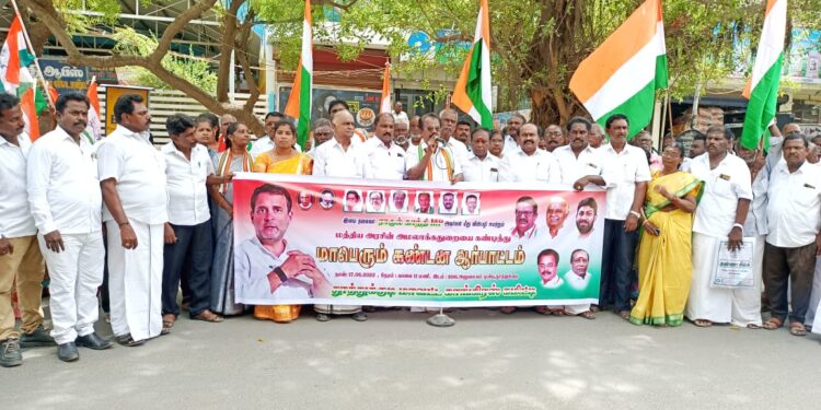 ராகுல்காந்தி மீது பொய்யான குற்றச்சாட்டு பதிவு செய்த மத்திய அமலாக்கத்துறையை கண்டித்து தூத்துக்குடி தெற்கு, வடக்கு,மாநகர் மாவட்ட காங்கிரஸ் சார்பில் மாபெரும் கண்டன ஆர்ப்பாட்டம்!!