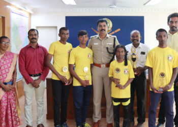 தூத்துக்குடியில் உடற்பயிற்சியினை வலியுறுத்தி விழிப்புணர்வு ஏற்படுத்திய 62 வயதுடையவருக்கு எஸ்பி பாலாஜி சரவணன் பாராட்டு