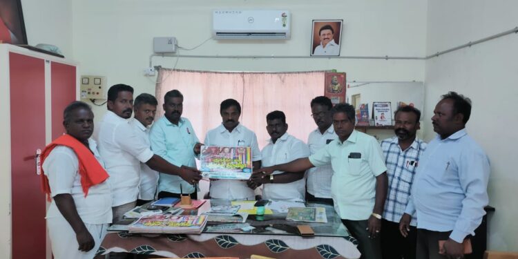 புதுக்கோட்டை 5-ஆவது புத்தகத் திருவிழா பிரச்சார பதாகையை கந்தர்வகோட்டை சட்டமன்ற உறுப்பினர் எம்.சின்னதுரை வெளிட்டார்..