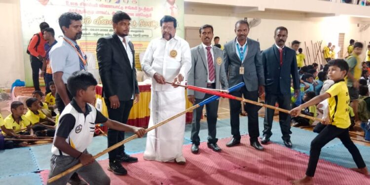 தூத்துக்குடியில் மாபெரும் சிலம்பாட்ட போட்டி!!  800க்கும் மேற்பட்டோர் பங்கேற்றனர்.