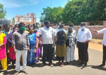 ஸ்டெர்லைட் ஆலை திறக்கக் கோரி  பல்வேறு  கிராம மக்கள் தூத்துக்குடி ஆட்சியரிடம் மனு.