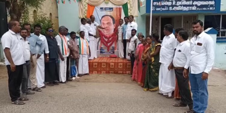 முன்னாள் எம்.எல்.ஏ. ஊர்வசி செல்வராஜ் 13-ம் ஆண்டு நினைவு தினம்!! ஸ்ரீவை தொகுதி மக்கள் மலர் தூவி மரியாதை செலுத்தினர்!