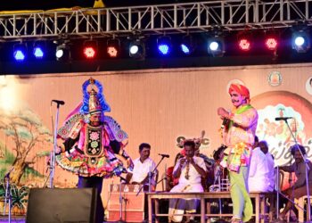 தமிழர்களின் கலை,மண் சார்ந்த வாழ்வியல் முறை, நினைவு கூறும் விதமாக கனிமொழி எம்.பி. முன்னெடுப்பில்  தூத்துக்குடியில் விடிய விடிய நடைபெற்ற நெய்தல் கலைவிழாவை காண அலைமோதிய மக்கள் கூட்டம் !!