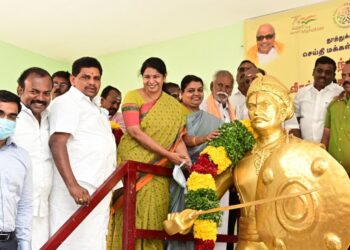 சுதந்திரப் போராட்ட வீரர் அழகு முத்து கோனின் 265 வது பிறந்த நாள் விழா; தூத்துக்குடி எம்பி, அமைச்சர்கள், மாவட்ட ஆட்சியர் மாலை அணிவித்து மரியாதை!.