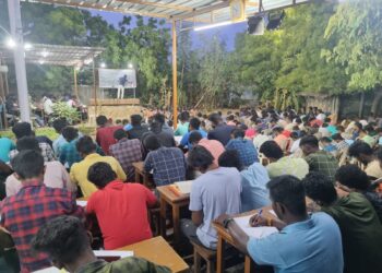 சீருடைப் பணியாளா் தோ்வுக்கான இலவச பயிற்சி : தூத்துக்குடி கின்ஸ் அகாடமியில் துவக்கம்!  300-க்கும் மேற்பட்ட இளைஞா்கள் பங்கேற்றனா்.