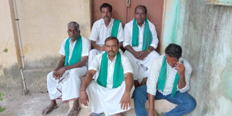 வேதாரண்யத்தில் அதிக அளவில் பாறாங்கற்களை ஏற்றி வந்த லாரிகளுக்கு அபராதம்