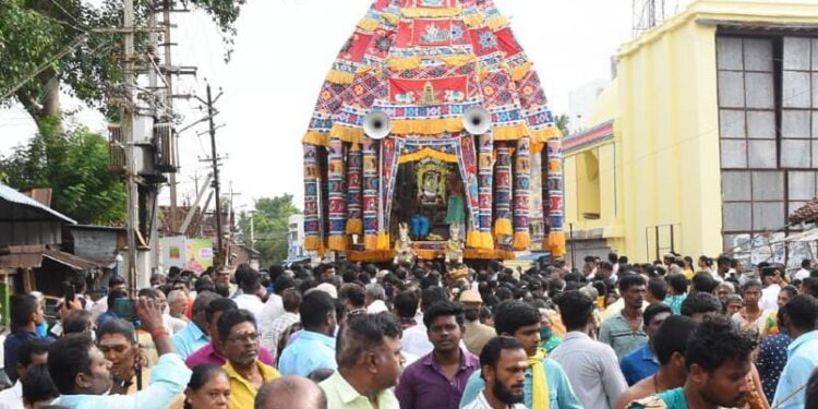 நாகப்பட்டினம் மாவட்டம் நாகூர் நாகநாதர் கோயில் தேரோட்டம்