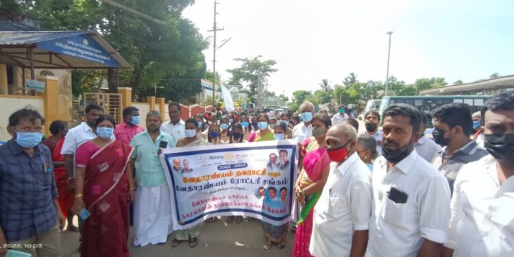 வேதாரண்யத்தில் வேதாரணியம் நகராட்சி மற்றும் வேதாரணியம் ரோட்டரி சங்கம் இணைந்து நடத்தும் நகரங்களின் தூய்மைக்கான மக்கள் இயக்க விழிப்புணர்வு பேரணி 