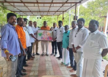 குருபூர்ணிமா தினத்தை முன்னிட்டு   தூத்துக்குடி கிங்ஸ் அகடாமி நிறுவனர் பேச்சிமுத்து அவர்களுக்கு மாவட்ட பாஜக வினர்  வாழ்த்துக்கள் தெரிவித்தனர்.