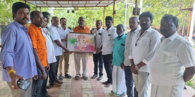 குருபூர்ணிமா தினத்தை முன்னிட்டு   தூத்துக்குடி கிங்ஸ் அகடாமி நிறுவனர் பேச்சிமுத்து அவர்களுக்கு மாவட்ட பாஜக வினர்  வாழ்த்துக்கள் தெரிவித்தனர்.