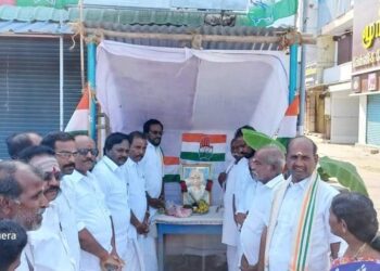 வேதாரண்யத்தை அடுத்த தோப்புத்துறையில் ஊராட்சி ஒன்றிய தொடக்கப்பள்ளியில் (இந்து)  பள்ளி மேலாண்மை குழு மற்றும் பெற்றோர் ஆசிரியர் கழக பொதுக்குழு கூட்டம்.