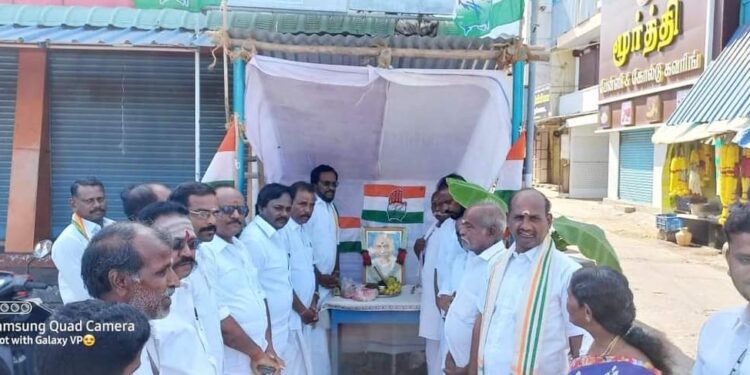 வேதாரண்யத்தை அடுத்த தோப்புத்துறையில் ஊராட்சி ஒன்றிய தொடக்கப்பள்ளியில் (இந்து)  பள்ளி மேலாண்மை குழு மற்றும் பெற்றோர் ஆசிரியர் கழக பொதுக்குழு கூட்டம்.