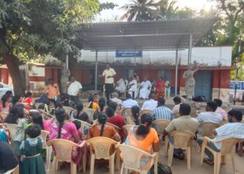 வேதாரண்யத்தை அடுத்த தோப்புத்துறையில் ஊராட்சி ஒன்றிய தொடக்கப்பள்ளியில் (இந்து)  பள்ளி மேலாண்மை குழு மற்றும் பெற்றோர் ஆசிரியர் கழக பொதுக்குழு கூட்டம்.