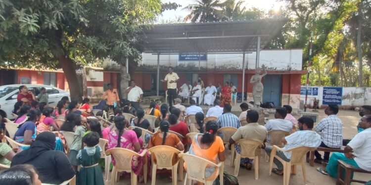 வேதாரண்யத்தை அடுத்த தோப்புத்துறையில் ஊராட்சி ஒன்றிய தொடக்கப்பள்ளியில் (இந்து) பள்ளி மேலாண்மை குழு மற்றும் பெற்றோர் ஆசிரியர் கழக பொதுக்குழு கூட்டம்.