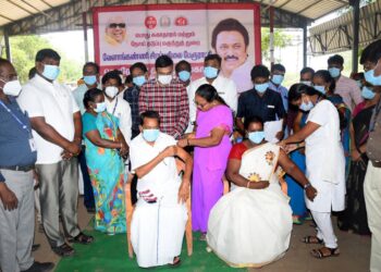 நாகப்பட்டினம் மாவட்டத்தில் பொதுசுகாதாரம் மற்றும் நோய் தடுப்பு மருந்துத் துறை சார்பில் 75 நாட்களுக்கு விலையில்லா மூன்றாவது தவணை தடுப்பூசி போடும் பணி – மாவட்ட ஆட்சியா் அருண் தம்புராஜ் துவக்கி வைப்பு