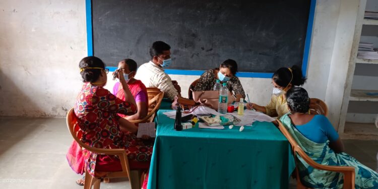 வேதாரண்யத்தை அடுத்த ஆயக்காரன்புலத்தில் இலவச கண் பரிசோதனை முகாம்