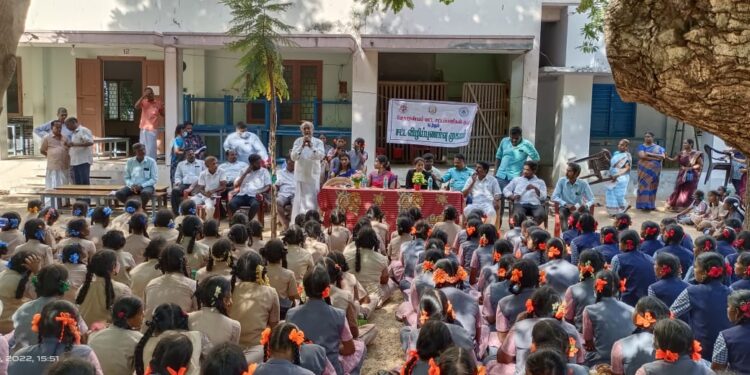 வேதாரண்யத்தில் பள்ளி குழந்தைகளிடம் அவர்களின் பாதுகாப்பு குறித்து கலந்துரையாடல் மூலம் விழிப்புணர்வு.