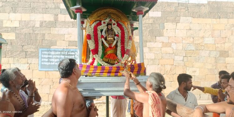 வேதாரணியம் அருள்மிகு வேதாரண்யேஸ்வரர் திருக்கோயில் வேதநாயகி அம்மன் ஆடிப்பூர விழாவை முன்னிட்டு கொடியேற்றம் .