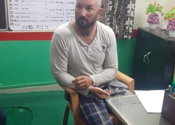 வேதாரண்யத்தை அடுத்த கோடிக்கரை கடற்கரையில் கரை ஒதுங்கிய ரப்பர் படகில் வந்த போலந்த நாட்டைச் சேர்ந்தவர் கைது.