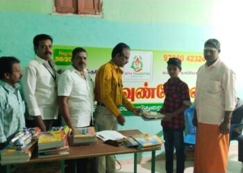 மயிலாடுதுறையில் ஜோதி பவுண்டேஷன் ஆறாம் ஆண்டு துவக்க விழாவை முன்னிட்டும் அப்துல் கலாம் நினைவு நாளை முன்னிட்டும் மாற்றுத்திறனாளிகள் மற்றும் மாணவ மாணவிகளுக்கு நலத்திட்ட உதவி விழா*