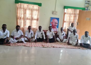 சோனியா காந்தியிடம் அமலாக்கத் துறையினா் தொடர் விசாரணையை கண்டித்து: தூத்துக்குடியில் காங்கிரசார் நூதன போராட்டம்!!