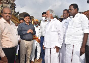 வேதாரண்யம் வட்டம் துளசியாப்பட்டினம் கிராமத்தில் ஔவையார் மணிமண்டபம் கட்டுவதற்கான இடத்தை இந்து சமயம் மற்றும் அறநிலையத் துறை அமைச்சர் பிகே சேகர்பாபு இன்று ஆய்வு செய்தார்.