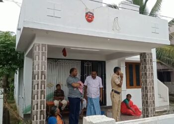 வேதாரண்யத்தை அடுத்த தோப்புத்துறையில் வீட்டின் பூட்டை உடைத்து நகை பணம் கொள்ளை காவல்துறையினர் தீவிர விசாரணை