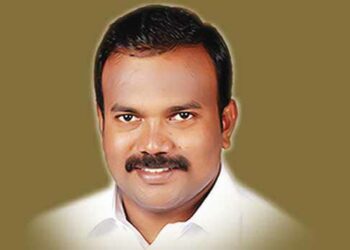 தூத்துக்குடி மாநகராட்சி இடத்தை ஆக்கிரமித்த தனிநபர் : அதிரடியாக மீட்டெடுத்து திருச்செந்தூர் செல்லும் பாதசாரிகளுக்கு  ஓய்வு எடுக்கும் பூங்கா அமைக்க முடிவு செய்த மேயர்!      பொதுமக்கள் சார்பில் குவியும் பாராட்டுக்கள்!! 