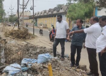 தூத்துக்குடி பனிமய மாதா திருவிழா மழைநீர் வடிகால் பணிகளை விரைந்து முடிக்க மேயர் ஜெகன் பெரியசாமி உத்தரவு அமைச்சர் கீதாஜீவன் ஆணையருடன் ஆலோசனை