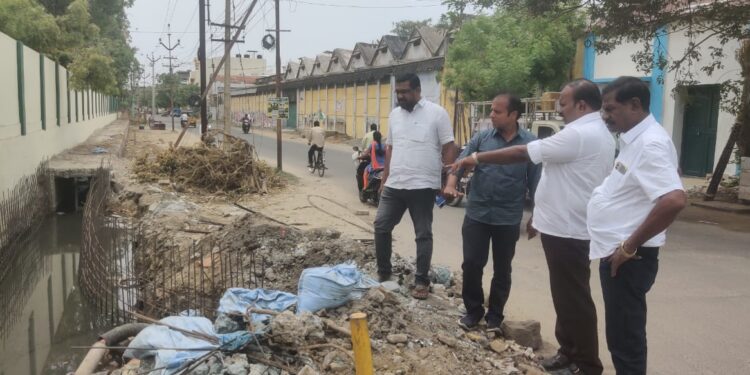 தூத்துக்குடி பனிமய மாதா திருவிழா மழைநீர் வடிகால் பணிகளை விரைந்து முடிக்க மேயர் ஜெகன் பெரியசாமி உத்தரவு அமைச்சர் கீதாஜீவன் ஆணையருடன் ஆலோசனை