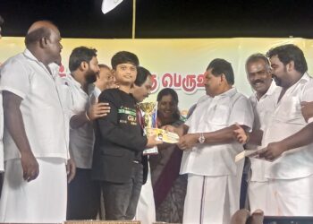 சென்னை மணலி புதுநகர் பகுதியில் நடந்த கல்வி திருவிழா நிகழ்ச்சியில் காமராஜர் என்ற தலைப்பில் பேச்சுப்போட்டி