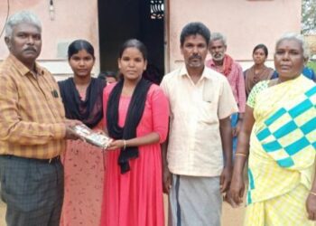 புதுக்கோட்டையை சார்ந்த பவானியா,  டிஎன்பிஎஸ்சி குரூப் 1 தேர்வில் வெற்றி: காவல் துணைக் கண்காணிப்பாளர் பணிக்கு தேர்வாகிய தமிழ் வழிக் கல்வி மாணவி!   கிராம மக்கள் வாழ்த்து!! 