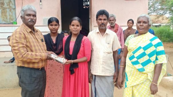 புதுக்கோட்டையை சார்ந்த பவானியா, டிஎன்பிஎஸ்சி குரூப் 1 தேர்வில் வெற்றி: காவல் துணைக் கண்காணிப்பாளர் பணிக்கு தேர்வாகிய தமிழ் வழிக் கல்வி மாணவி! கிராம மக்கள் வாழ்த்து!!