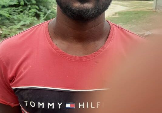 படகு கவிழ்ந்ததால் கடலில் தத்தளித்த இலங்கை மீனவர்களை மீட்ட தமிழக மீனவர்கள்