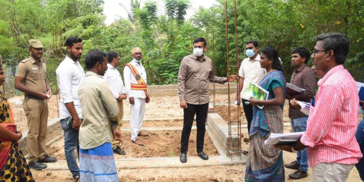 நாகப்பட்டினம் நகராட்சி உட்பட்ட பகுதிகளில் நடைபெற்றுவரும் பல்வேறு திட்டபணிகளை மாவட்ட ஆட்சித்தலைவர் அ.அருண்தம்புராஜ் இன்று நேரில் பார்வையிட்டு ஆய்வு மேற்கொண்டார். 
