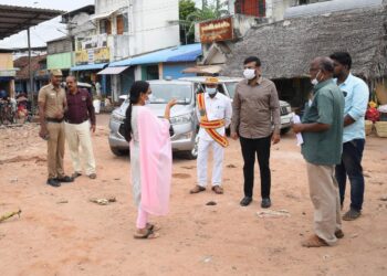 நாகப்பட்டினம் நகராட்சி உட்பட்ட பகுதிகளில் நடைபெற்றுவரும் பல்வேறு திட்டபணிகளை மாவட்ட ஆட்சித்தலைவர் அ.அருண்தம்புராஜ் இன்று நேரில் பார்வையிட்டு ஆய்வு மேற்கொண்டார். 