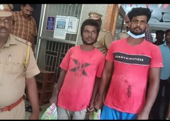 வேதாரண்யம் அருகே கடலில் படகு கவிழ்ந்ததால் தத்தளித்த இரண்டு இலங்கை மீனவர்களை வரும் 17ம் தேதி வரை சென்னை புழல் சிறையில் அடைக்க நீதிமன்றம் உத்தரவு.