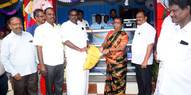 நாகை மாவட்டத்தில் வேளாண்மை மற்றும் உழவர் நலத்துறை சார்பில் வேளாண்மை விரிவாக்க மைய கட்டிடம் திறப்பு விழா மற்றும் புதிய கட்டிட அடிக்கல் நாட்டு விழா