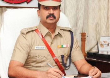 பெட்ரோல் பங்க் டீலர்ஷிப் தருவதாக போலி  இணையதளத்தை  உருவாக்கி வடநாட்டு இளைஞர்கள் மோசடி:  தூத்துக்குடி சைபர் குற்றப்பிரிவு   ஏடிஎஸ்பி லயோலா இக்னேஷியஸ் தலைமையிலான போலீசார் அதிரடி!!  எஸ்.பி.பாராட்டு!!