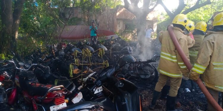 நாகப்பட்டினம் காவலர் ஆயுதப்படை மைதானத்தில் தீ விபத்து