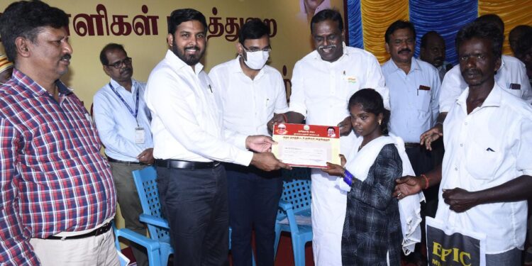 மாற்றுத்திறனாளி நலத்துறை சார்பில் நடைபெற்ற நலத்திட்ட உதவிகள் வழங்கும் விழா வில் 109 பயனாளிகளுக்கு ரூ.30,37,400 மதிப்பிலான நலத்திட்ட உதவிகளை மாவட்ட ஆட்சித்தலைவர் அ.அருண்தம்புராஜ் வழங்கினார்.மாற்றுத்திறனாளி நலத்துறை சார்பில் நடைபெற்ற நலத்திட்ட உதவிகள் வழங்கும் விழா வில் 109 பயனாளிகளுக்கு ரூ.30,37,400 மதிப்பிலான நலத்திட்ட உதவிகளை மாவட்ட ஆட்சித்தலைவர் அ.அருண்தம்புராஜ் வழங்கினார்.