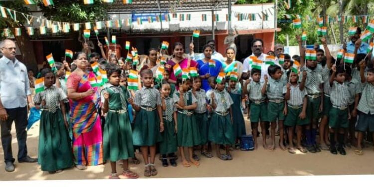 வேதாரண்யத்தை அடுத்த தோப்புத்துறை ஊராட்சி ஒன்றிய தொடக்கப்பள்ளியில் (இந்து) 75வது சுதந்திர தின விழா.