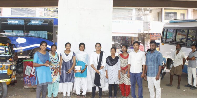 தூத்துக்குடி கின்ஸ் அகாடமி மாணவ மாணவிகளுக்கு மாநகராட்சி ஆணையர் சாருஸ்ரீ ஐஏஎஸ் பாராட்டு!!