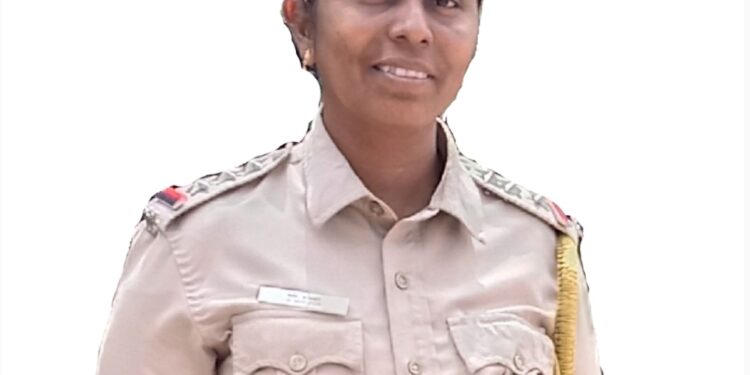 சுதந்திர தினத்தை முன்னிட்டு கொடைக்கானல் அனைத்து மகளிர் காவல் நிலைய ஆய்வாளர் சுமதிக்கு முதலமைச்சர் பதக்கம்!!