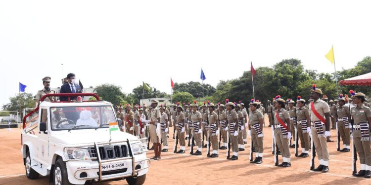 நாகப்பட்டினம் மாவட்டத்தில் நடைபெற்ற 76-ஆவது சுதந்திர தின  விழாவில் தேசியக் கொடியினை ஏற்றி வைத்து, 110 பயனாளிகளுக்கு   ரூ.7,41,07,12 மதிப்பீட்டில் நலத்திட்ட உதவிகளை  மாவட்ட ஆட்சித் தலைவர் அ.அருண்தம்புராஜ், வழங்கினார்.